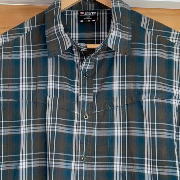 Men’s Sherpa Adventure Gear Short Sleeve Plaid Button Up Shirt. Like new! Large - Picture 4 of 13
